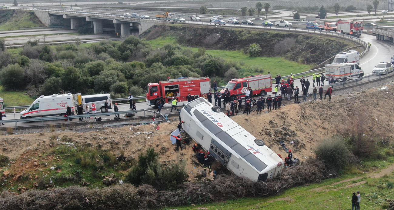 Antalya’daki otobüs kazasında hayatını kaybeden 3 gencin Akdeniz Üniversitesi öğrencisi olduğu ortaya çıktı