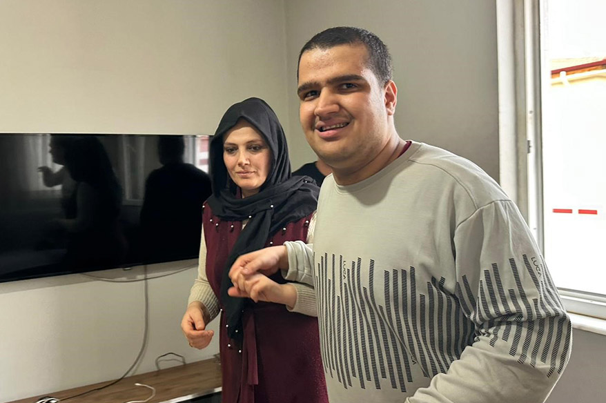 Otizmli öğrenciyi darbettiği iddia edilen öğretmene 15 bin liralık taksitli ceza ailenin tepkisine neden oldu