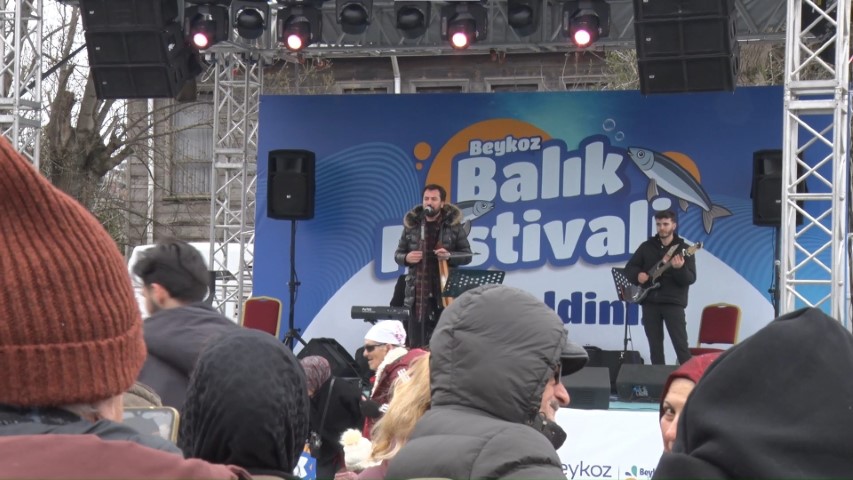 Soğuğa aldırış etmeyen vatandaşlar Balık Festivali’ne koştu