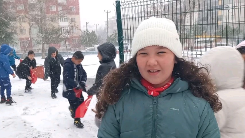 Edirne’de çocukların kar sevinci