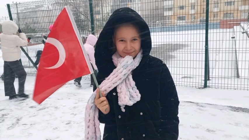 Edirne’de çocukların kar sevinci