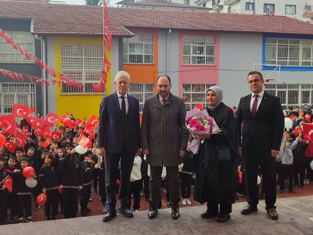 Şehitlik Ortaokolu, tabuta sığmayan şehit Selçuk Paker'in annesini konuk etti