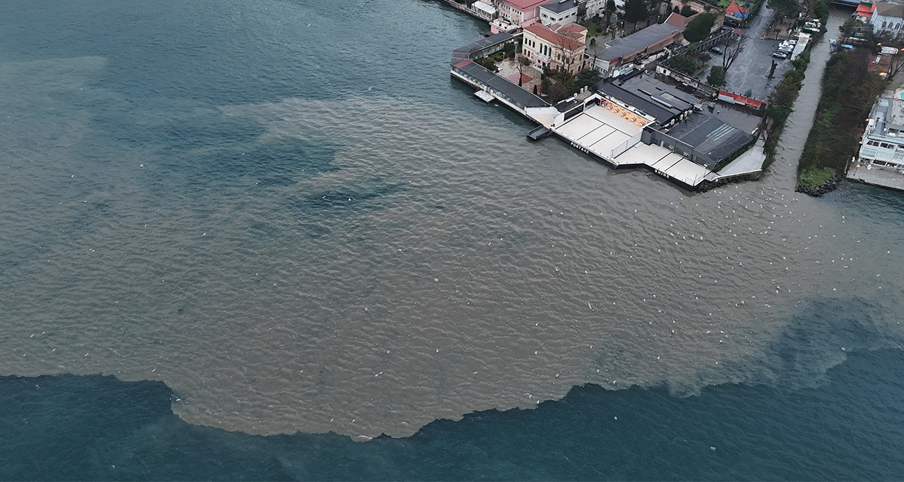 Sarıyer Baltalimanı sahilindeki kirlilik havadan görüntülendi