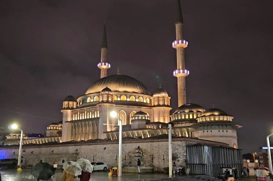 İstanbul’da Berat Kandili dualarla idrak edildi