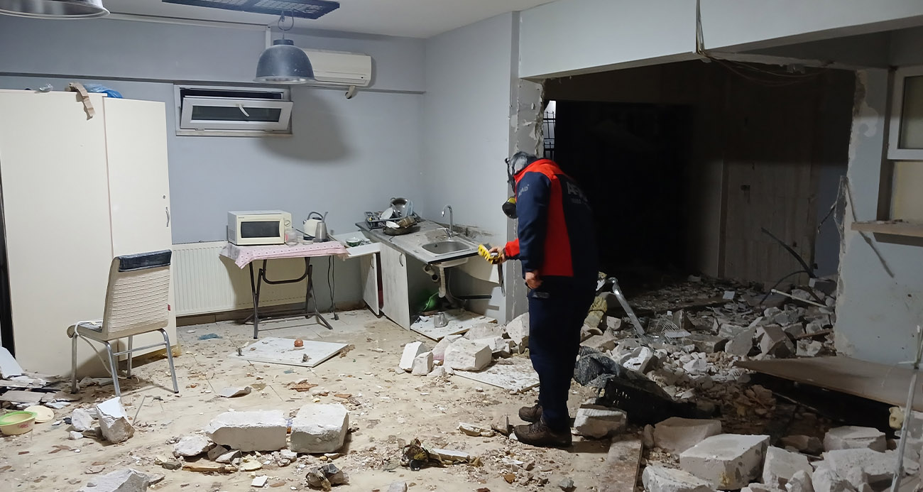 Sakarya’nın Serdivan ilçesinde özel bir kız öğrenci yurdunun dinlenme odasında meydana gelen tüp patlaması paniğe sebep oldu. Yurtta kalan öğrencilerin otele yerleştirildiği öğrenildi.