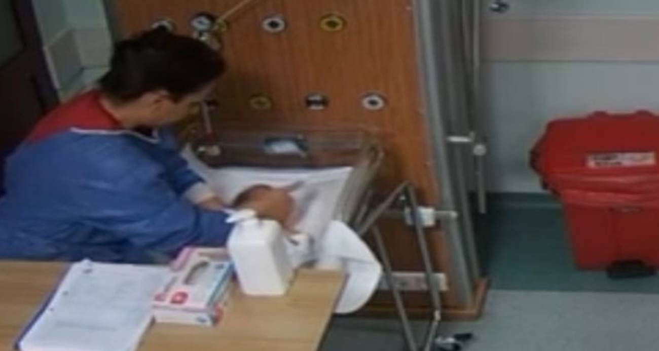 Yeni görüntüler ortaya çıktı: Bebeğe şiddet uygulayan hemşire başka bebeğe de tokat atmış
