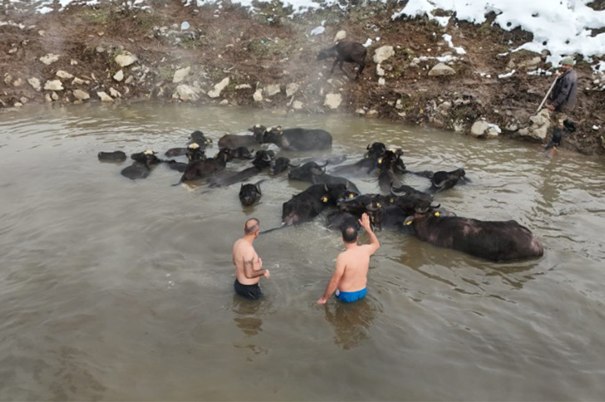 Eksi 25 derecede kaplıca keyfi