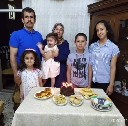 Depremde 3 kardeşini, annesini ve babasını kaybeden Furkan aile fotoğrafından geriye tek kaldı
