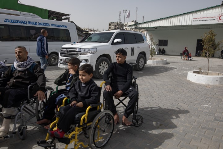 Refah'ın çift yönlü açılışının ilk gününde 12 kişi Mısır'a geçti