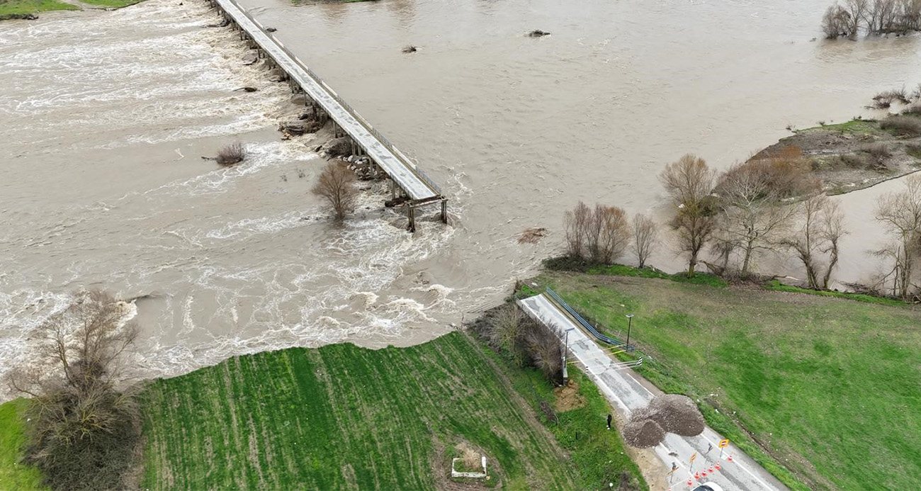 Isınmak için yaktığı ateş 5 aracı küle çevirdi