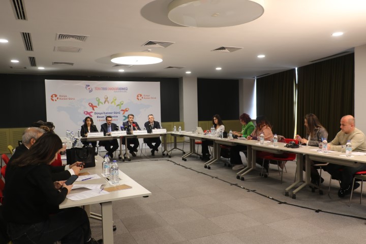 Türk Tıbbi Onkoloji Derneği Başkanı Karadurmuş: 