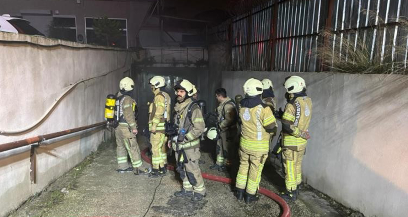 Avcılar’da tekstil atölyesine ait depo alevlere teslim oldu