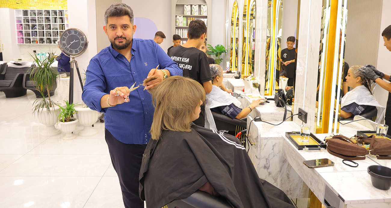 Gülerek uğurladığı müşterileri bir gün sonra enkaz altında kaldı