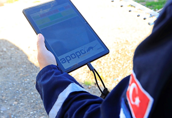 Antalya’da eğitilen Afrika keseli sıçanları enkaz altındaki 