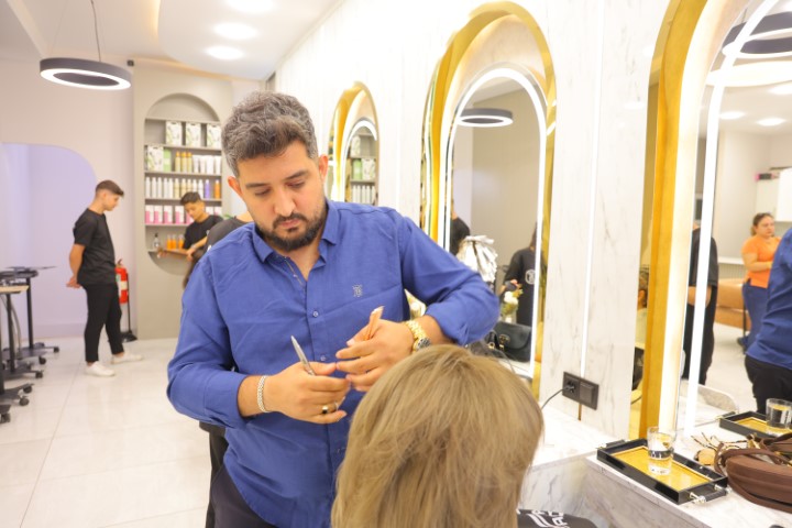 Gülerek uğurladığı müşterileri bir gün sonra enkaz altında kaldı