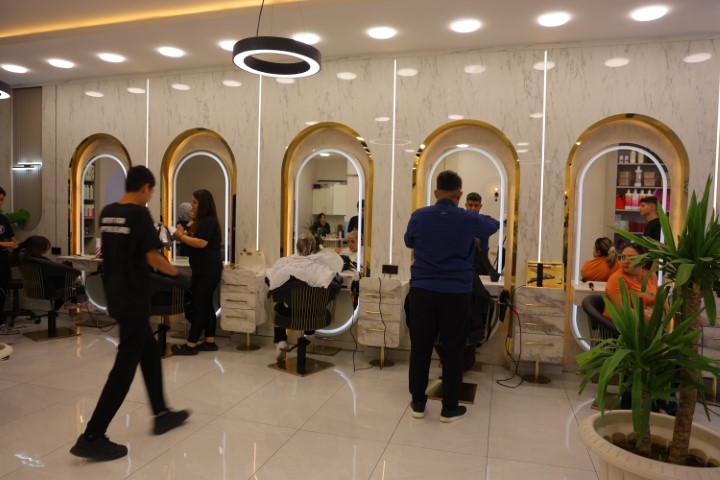 Gülerek uğurladığı müşterileri bir gün sonra enkaz altında kaldı