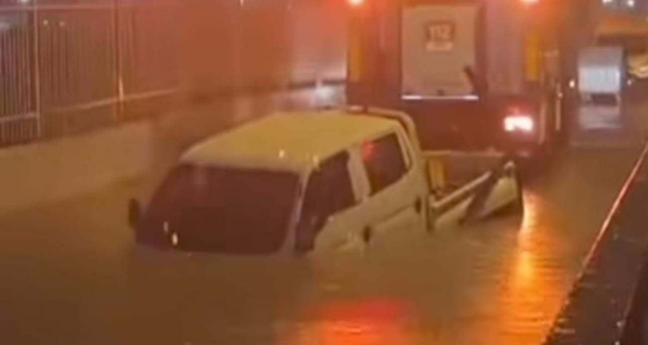 İzmir’de suyla dolan alt geçitte mahsur kalan sürücü hayatını kaybetti