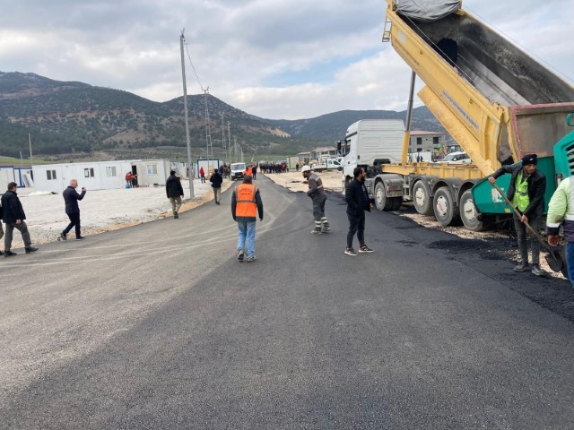 Körfezray şantiyesinde deprem şehitleri anıldı: Bölgeye 100 milyon liralık destek sağlandı