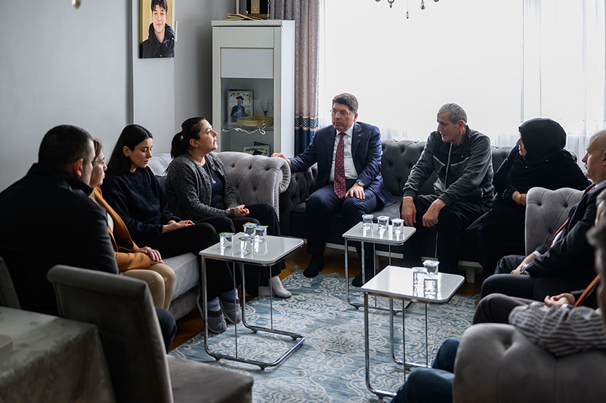 Adalet Bakanı Tunç, Atlas Çağlayan’ın ailesini ziyaret etti