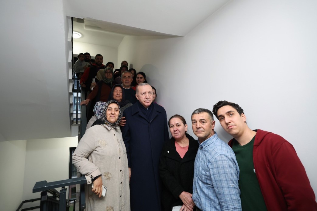 Cumhurbaşkanı Erdoğan ve Devlet Bahçeli’den depremzede aileye ziyaret