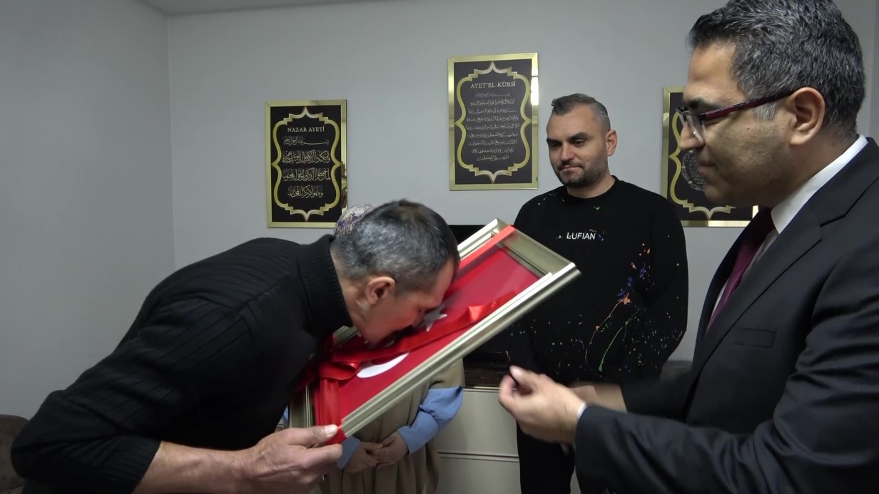 Hayatlar kurtarıp yeni evini depremzede aileye açan maden işçisi: 