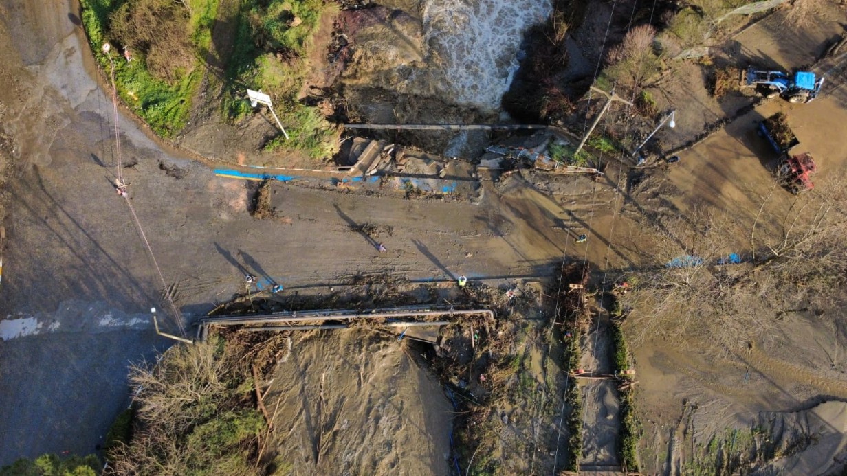 Salihli’de sel felaketi: Köprü yıkıldı, nehir taştı, yollar kapandı