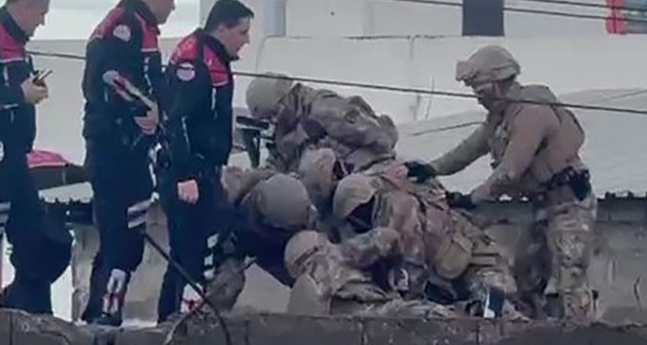 Eski çalıştığı iş yerini basıp 4 kişiyi vuran şahıs çatıda yakalandı