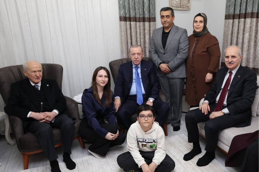 Cumhurbaşkanı Erdoğan ve Devlet Bahçeli’den depremzede aileye ziyaret