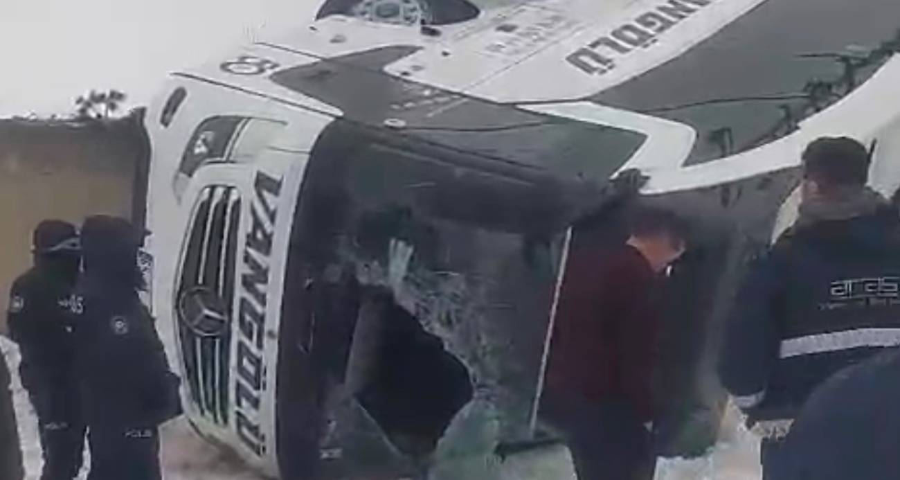 Ağrı’da yolcu otobüsü devrildi: 16 yaralı