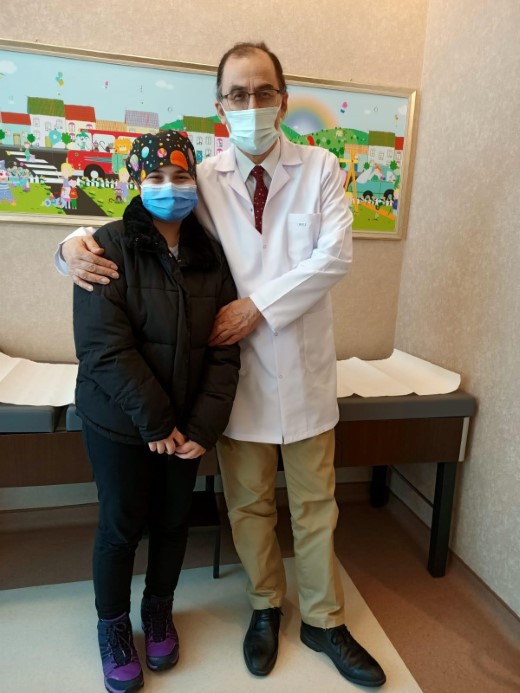 Lenf kanserini yendi, doktorundan ilham alıp tıp fakültesini kazandı: Yıllar sonra yine aynı karede buluştular