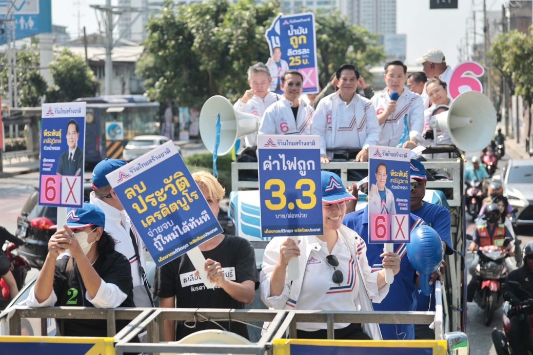 Tayland'da halk sandık başında