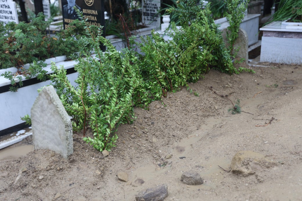 Eski belediye başkanını oğlu baltayla öldürdü