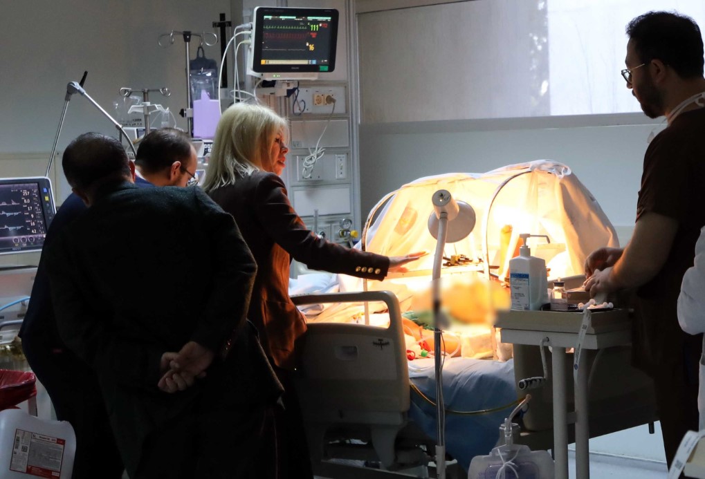 Kolu ve bacağı kopan hastalar 10 saatte aynı anda ameliyat edildi