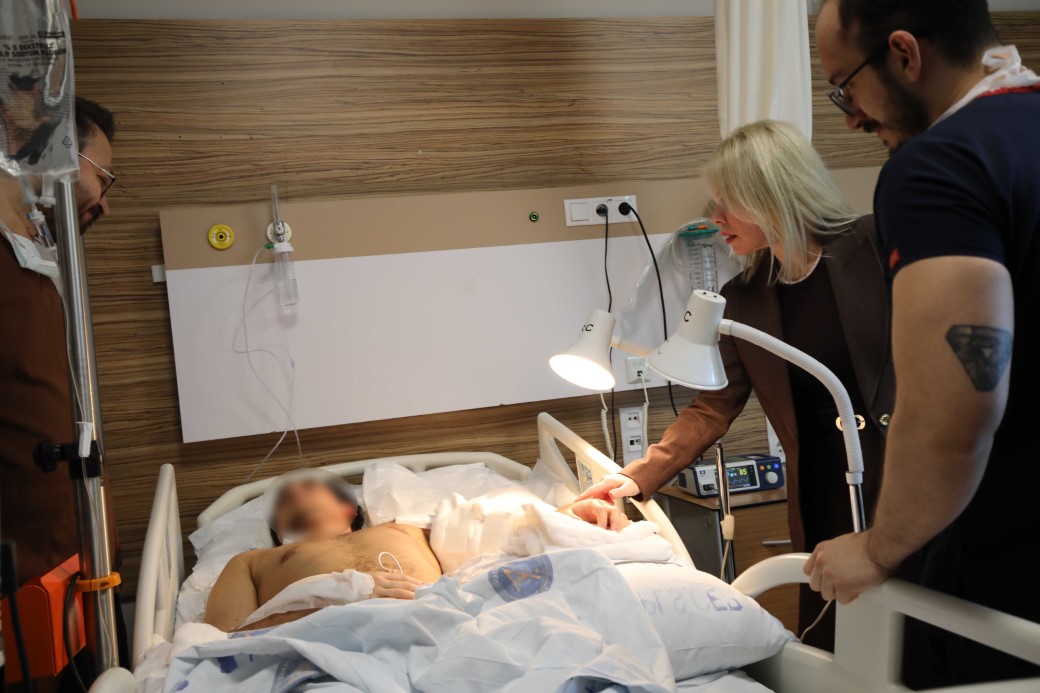 Kolu ve bacağı kopan hastalar 10 saatte aynı anda ameliyat edildi