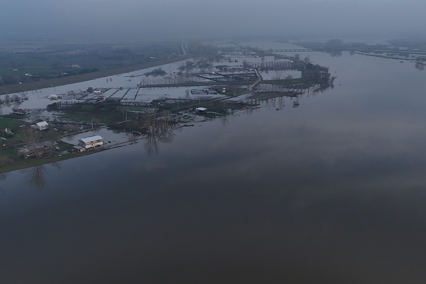 Edirne’de "turuncu alarm" seviyesindeki Meriç Nehri’nde su debisi düşmeye başladı