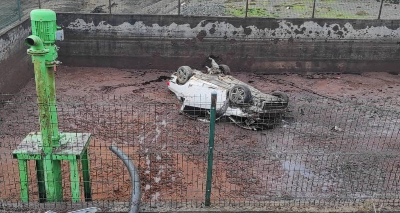 Gökçeada’da yoldan çıkan otomobil fabrikanın bahçesine uçtu: 4 yaralı