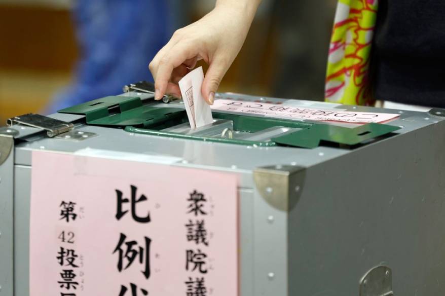 Japonya erken genel seçim kapsamında sandık başına gitti