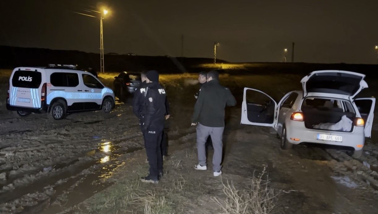 Maddi hasarlı kaza sonrası 2 kişiyi öldürdü, 