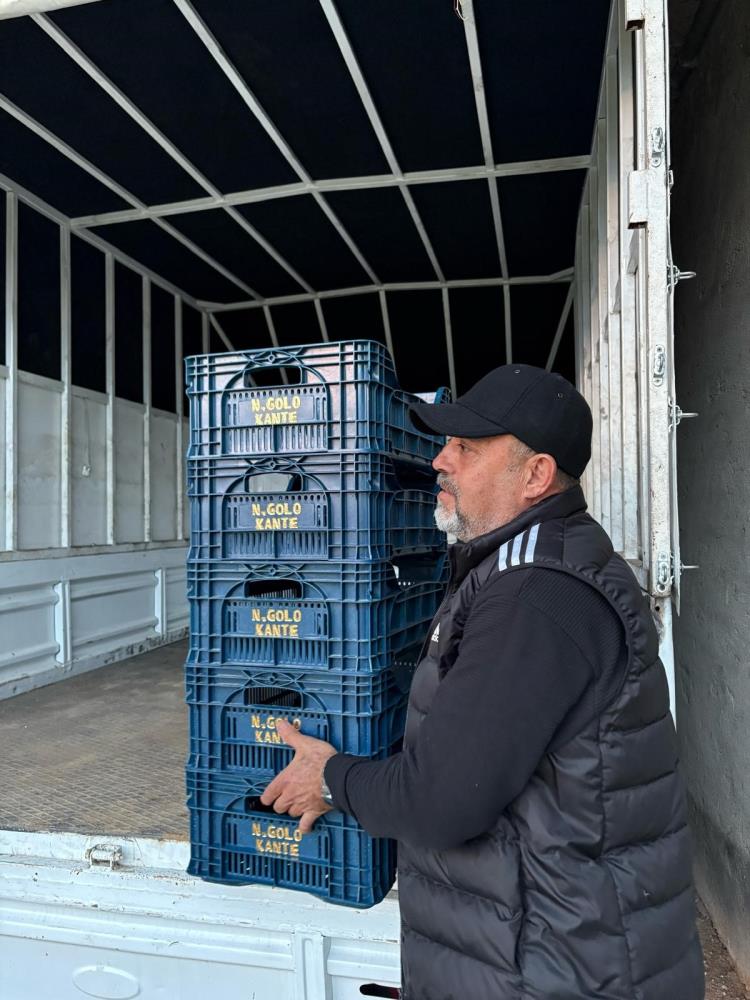 Fanatik üreticinin ‘Kante’ sevgisi: Domatesleri topladığı kasaya bile onun adını yazdırdı