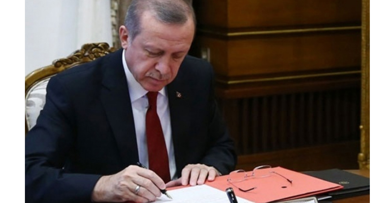 Resmi Gazete’de yayımlanan atama kararı ile görevden affını isteyen Adalet Bakanı Yılmaz Tunç’un yerine Akın Gürlek, İçişleri Bakanı Ali Yerlikaya’nın yerine ise Mustafa Çiftçi atandı.