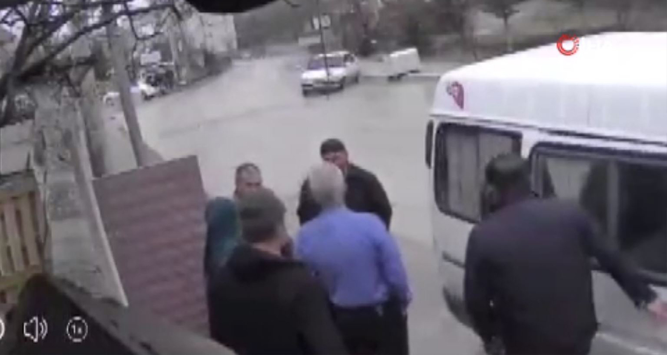 Tofaş sürücüsünün yaşattığı korku dolu anlar kamerada: Son anda kurtuldular