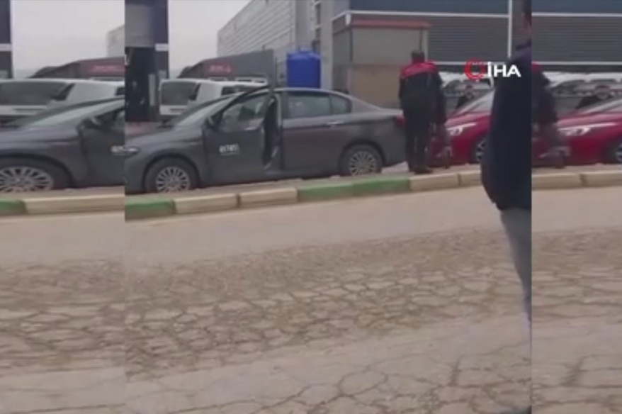 Polis kovalamacasında film gibi anlar: Şüpheli araç kamyon şoförünün hamlesiyle durduruldu