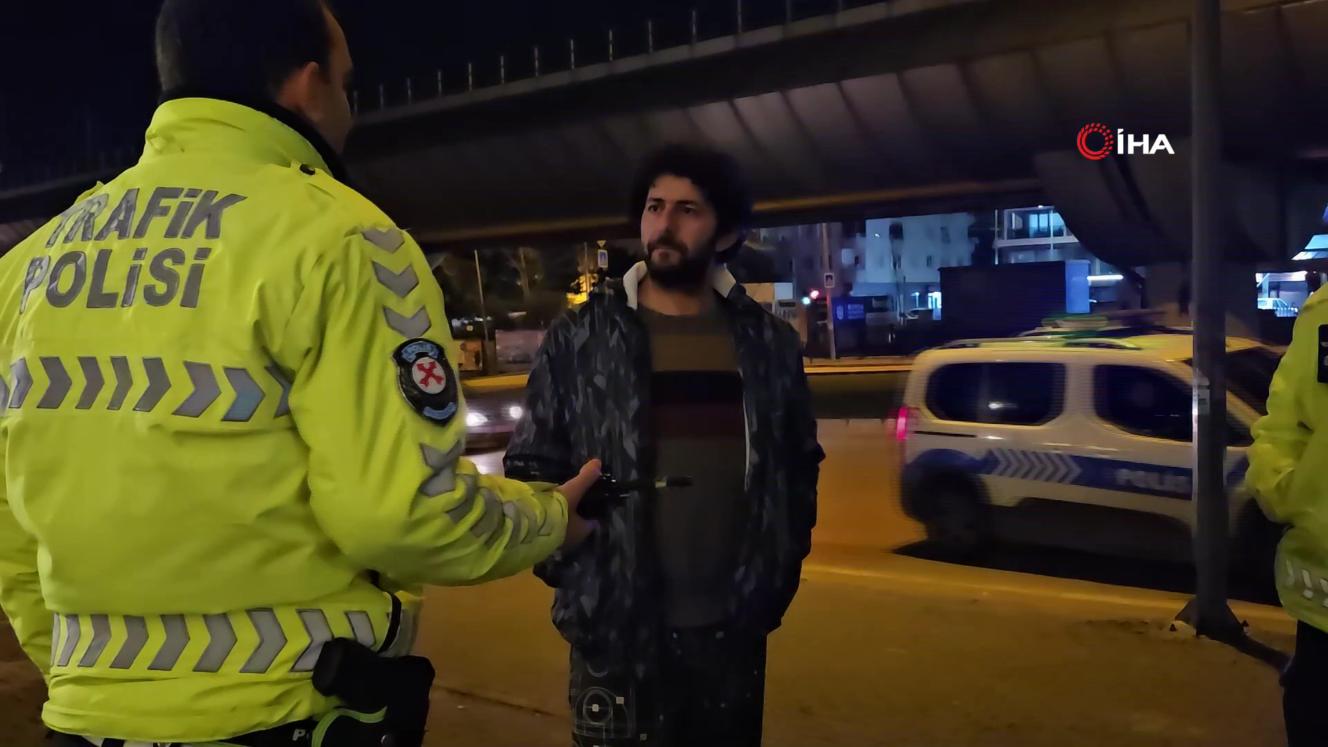 Alkollü ve ehliyetsiz yakalanınca ’kız arkadaşıma öğretiyordum’ dedi