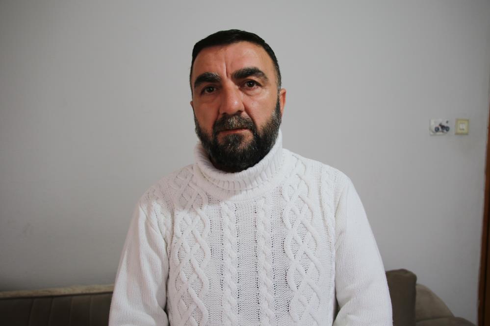 Buluştuğu kişiler tarafından ailesinin gözü önünde tekme tokat darp edildi, tehditler sürünce ailesiyle İstanbul’u terk etti