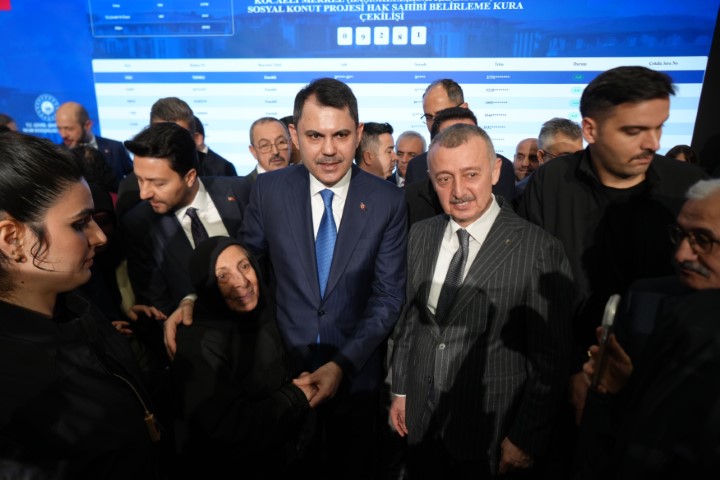 Kocaeli’de 10 bin 340 sosyal konutun kura çekimi Bakan Kurum’un katılımıyla yapıldı