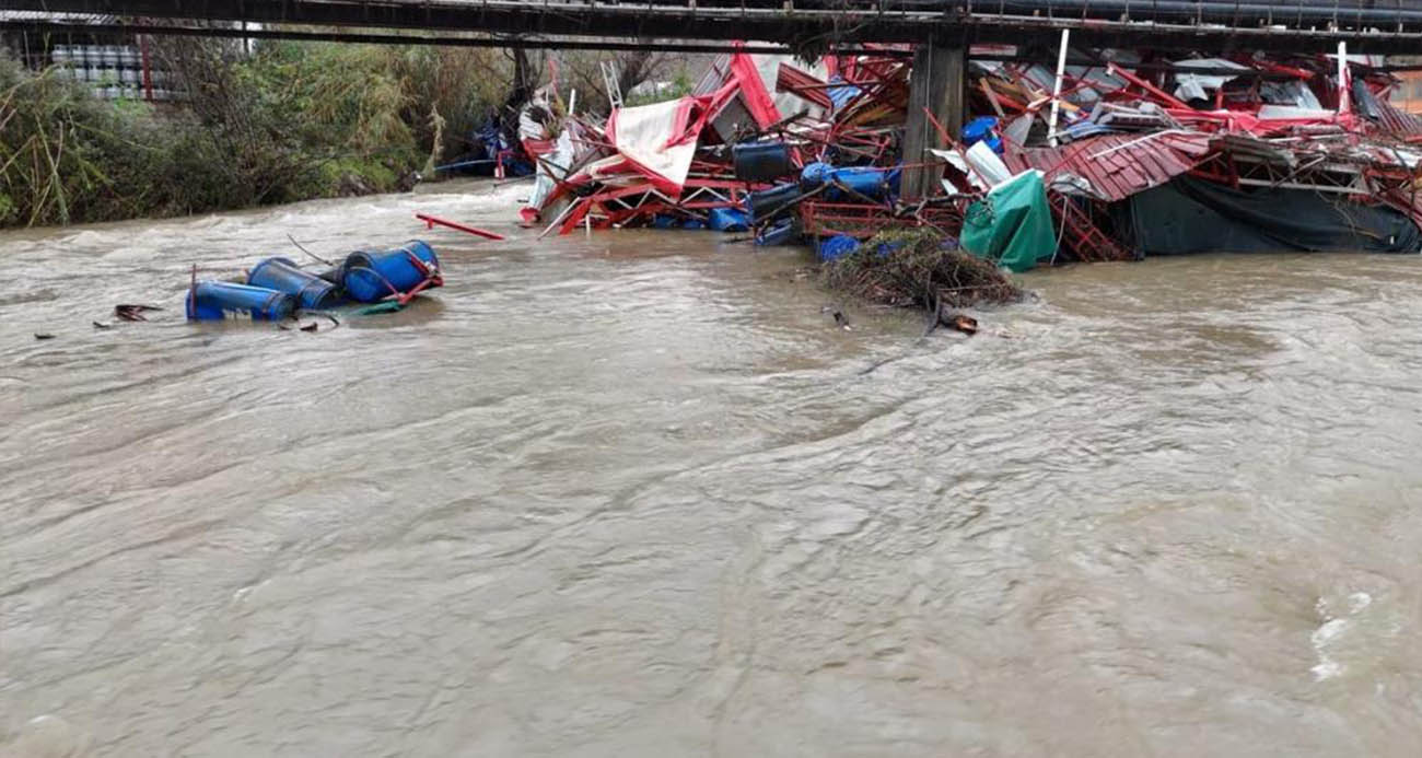 Dimçayı taştı, işletmeler su altında kaldı hasarın boyutu dronla görüntülendi