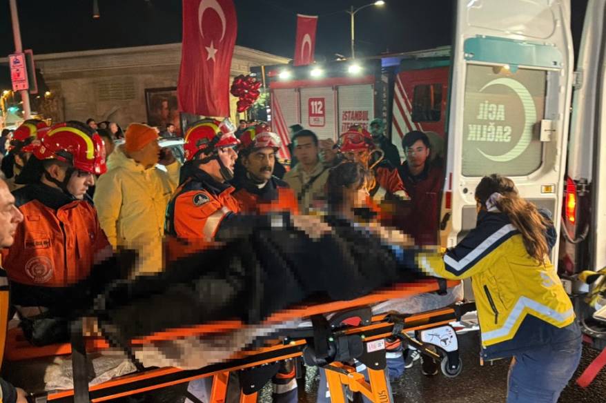 Üsküdar’da feci kaza: Karşıya geçmek isteyen kadın kamyonun altında kaldı