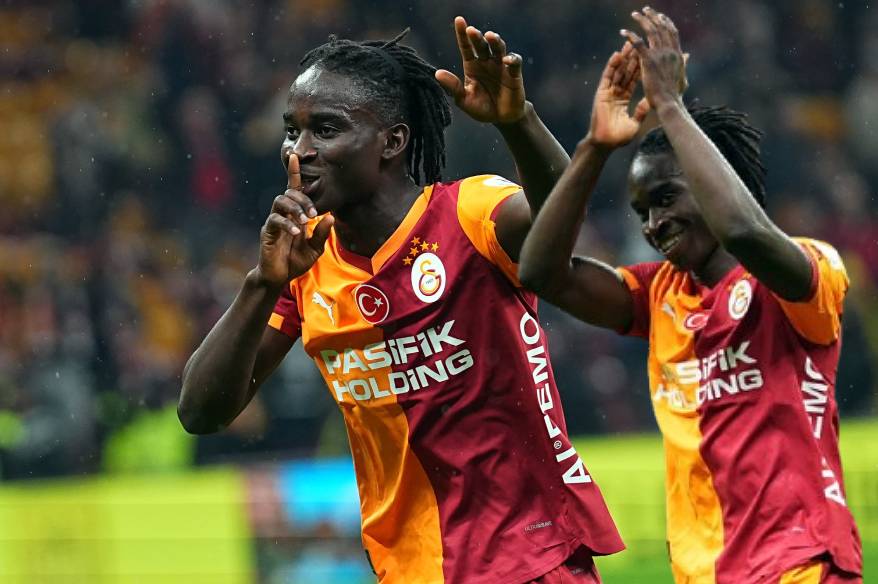 Galatasaray’da maç sonu üçlüsü Renato Nhaga’dan