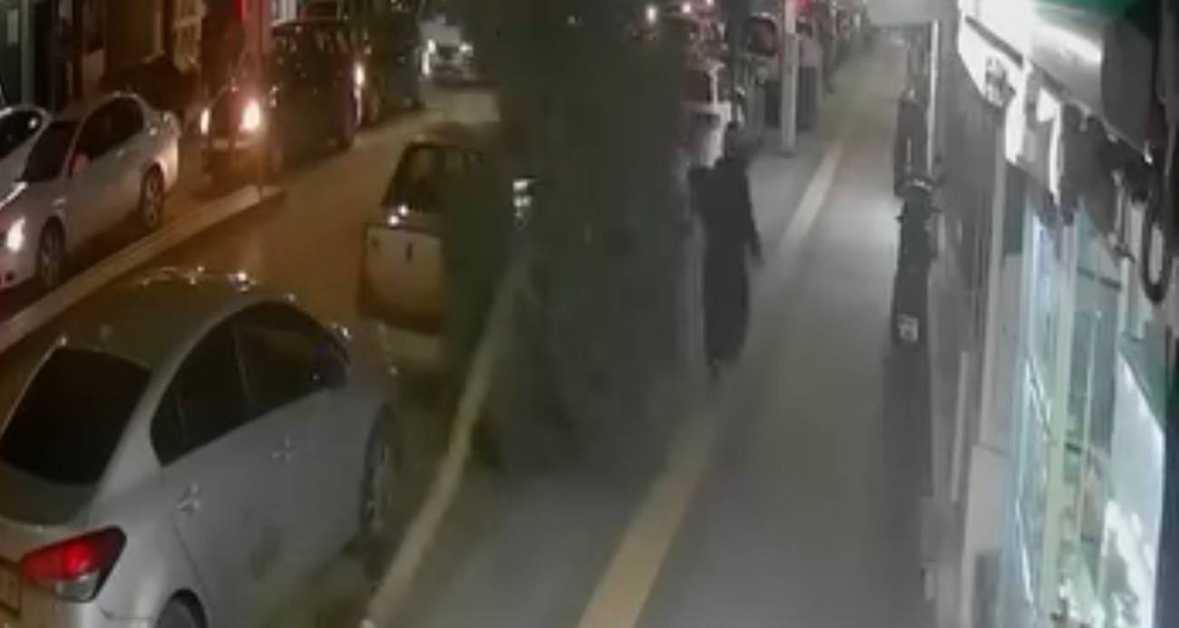 Tokat’ta fırtına ağacı devirdi, vatandaş saniyelerle kurtuldu