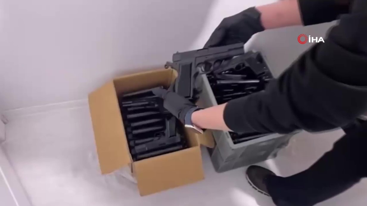 Kaçak silah atölyesine baskın: Adresten cephanelik çıktı